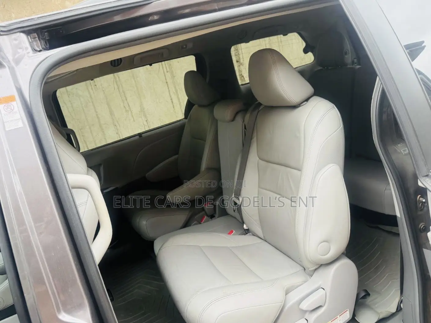 Toyota Sienna XLE Premium 8 Passenger (3.5L 6cyl 8A) 2017 Gray
