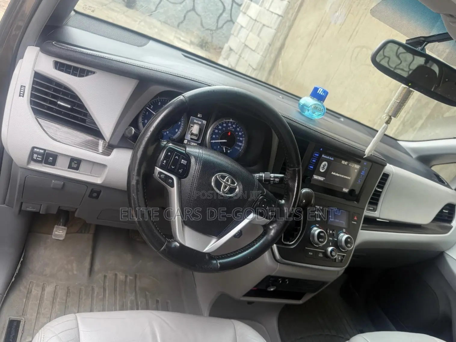 Toyota Sienna XLE Premium 8 Passenger (3.5L 6cyl 8A) 2017 Gray