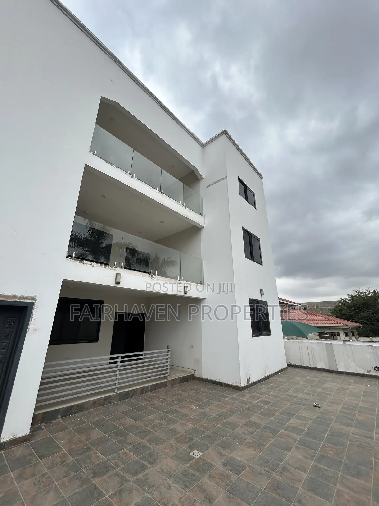 3bdrm Apartment in A&C Mall, East Legon for rent
