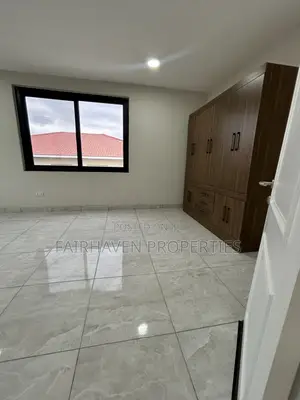 3bdrm Apartment in A&C Mall, East Legon for rent