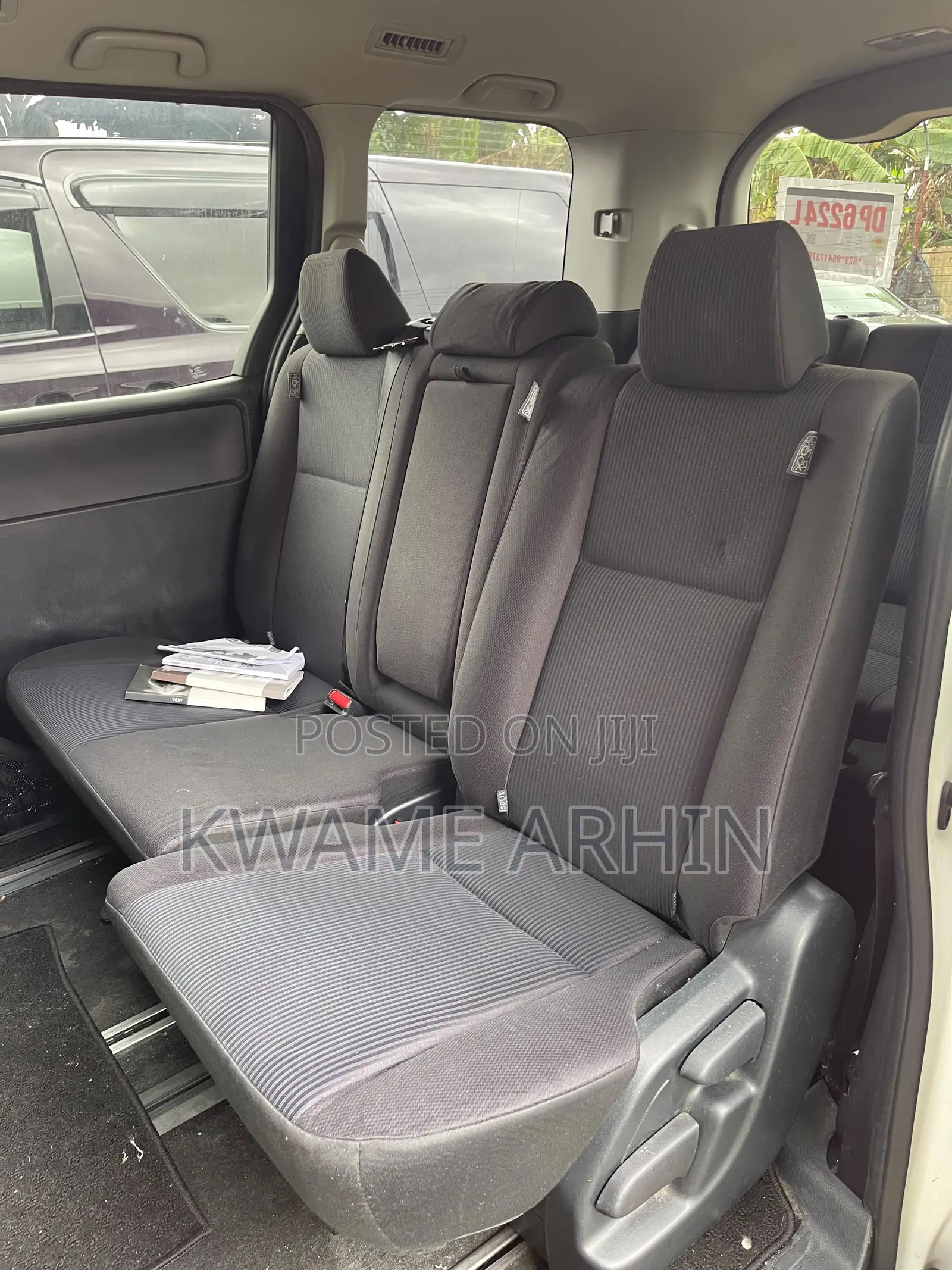 Toyota Voxy X C Package 2WD 8-Seater 2017 White