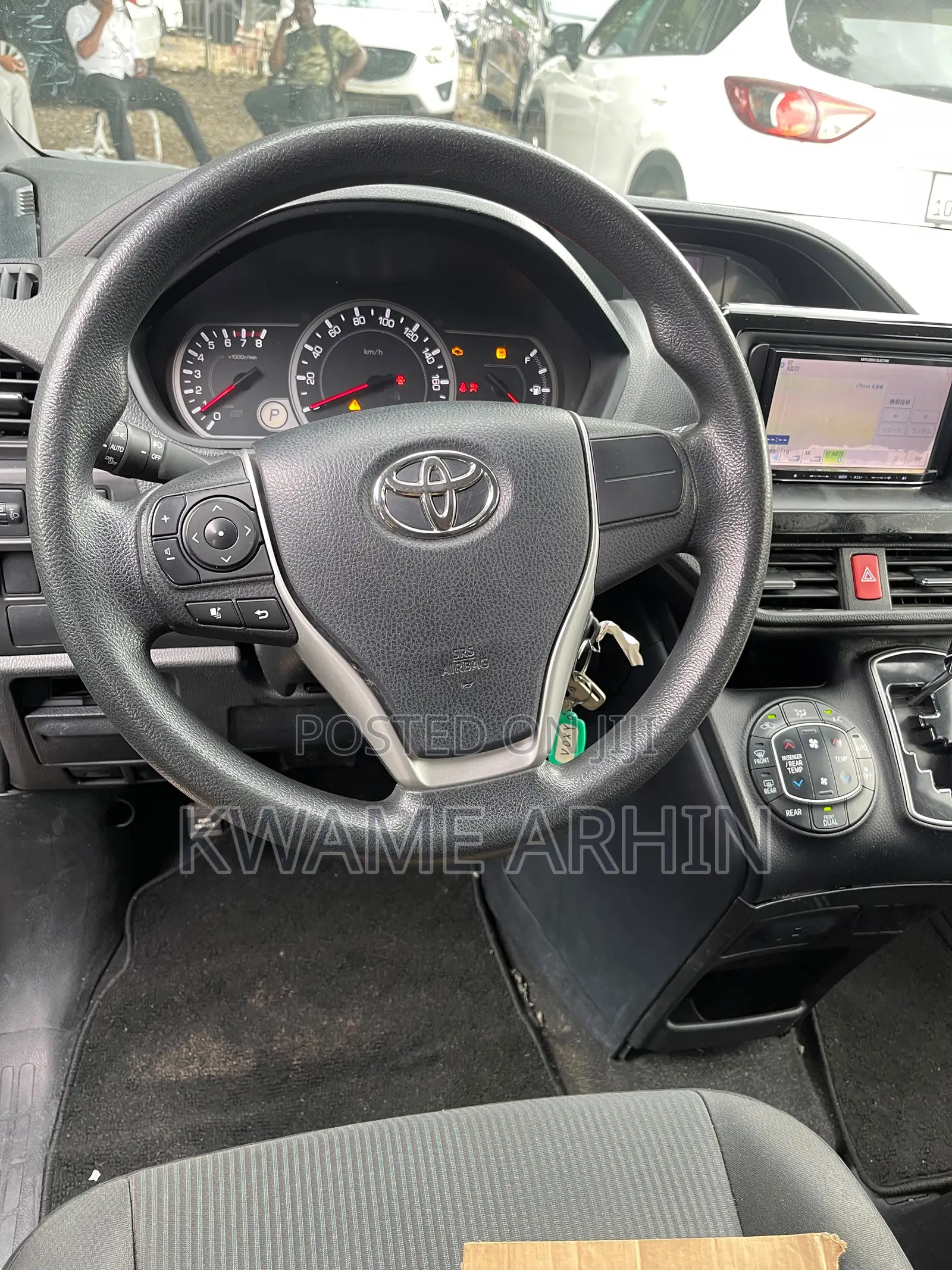Toyota Voxy X C Package 2WD 8-Seater 2017 White