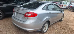 Ford Fiesta SE 4dr Hatchback (1.6L 4cyl 5M) 2014 Silver