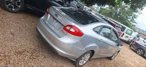 Ford Fiesta SE 4dr Hatchback (1.6L 4cyl 5M) 2014 Silver