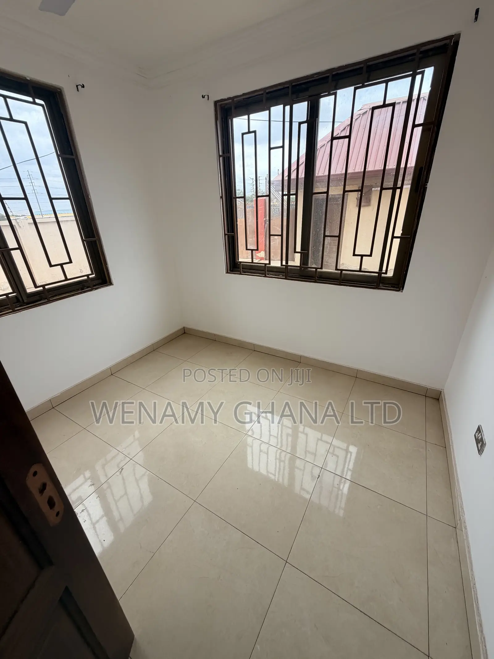 2bdrm Apartment in Community 25 Palace for rent