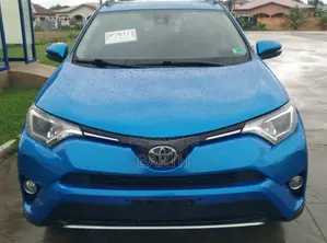 Toyota RAV4 Adventure 4dr SUV AWD (2.5L 4cyl 6A) 2018 White