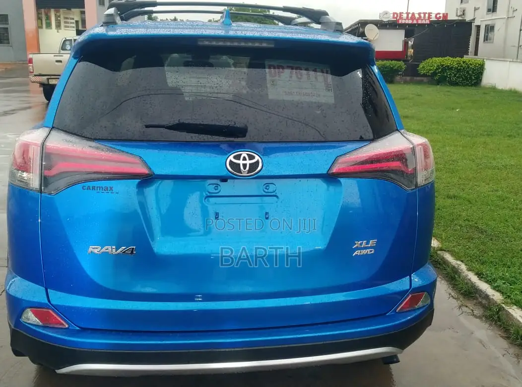 Toyota RAV4 Adventure 4dr SUV AWD (2.5L 4cyl 6A) 2018 White