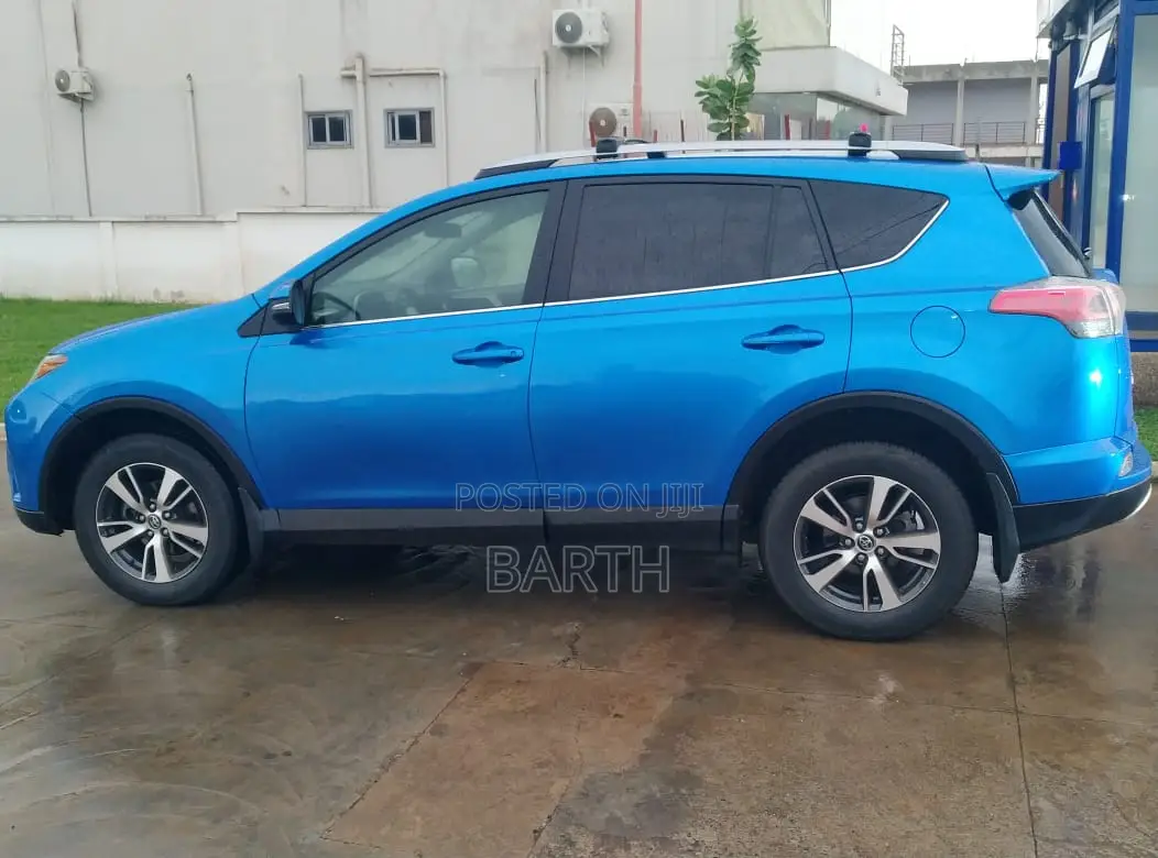 Toyota RAV4 Adventure 4dr SUV AWD (2.5L 4cyl 6A) 2018 White