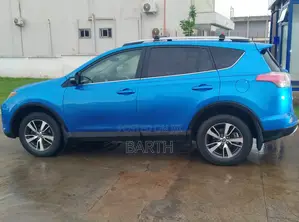Toyota RAV4 Adventure 4dr SUV AWD (2.5L 4cyl 6A) 2018 White