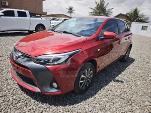 Toyota Yaris 1.5 Sedan XLE 2020 Red