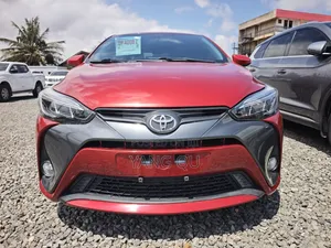 Toyota Yaris 1.5 Sedan XLE 2020 Red