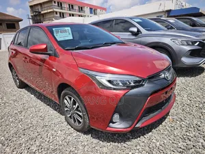 Toyota Yaris 1.5 Sedan XLE 2020 Red