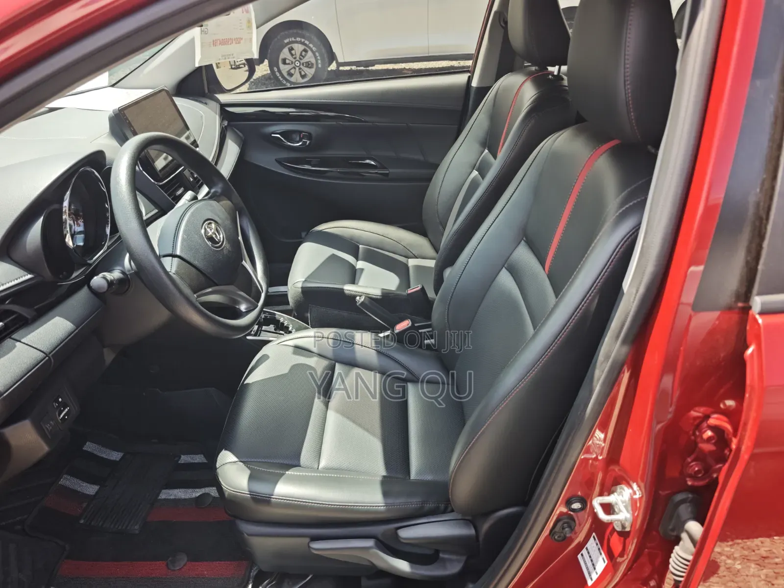 Toyota Yaris 1.5 Sedan XLE 2020 Red