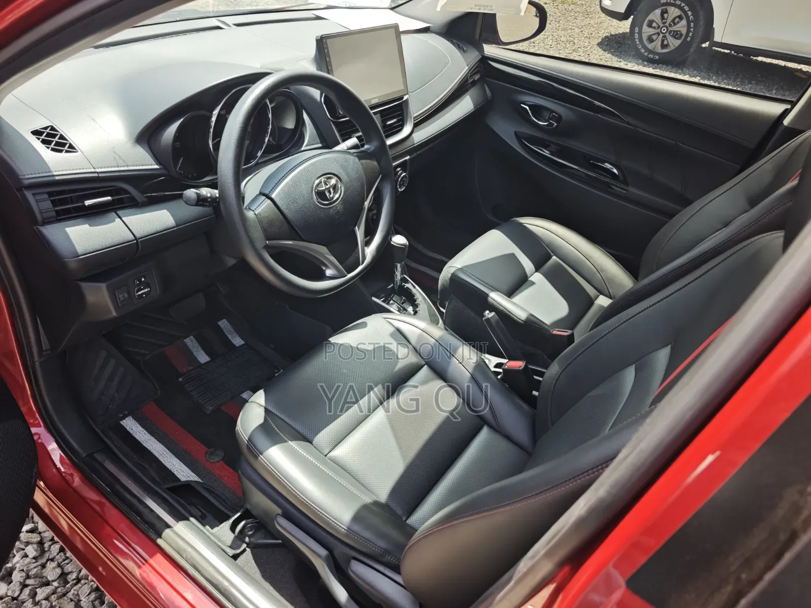 Toyota Yaris 1.5 Sedan XLE 2020 Red