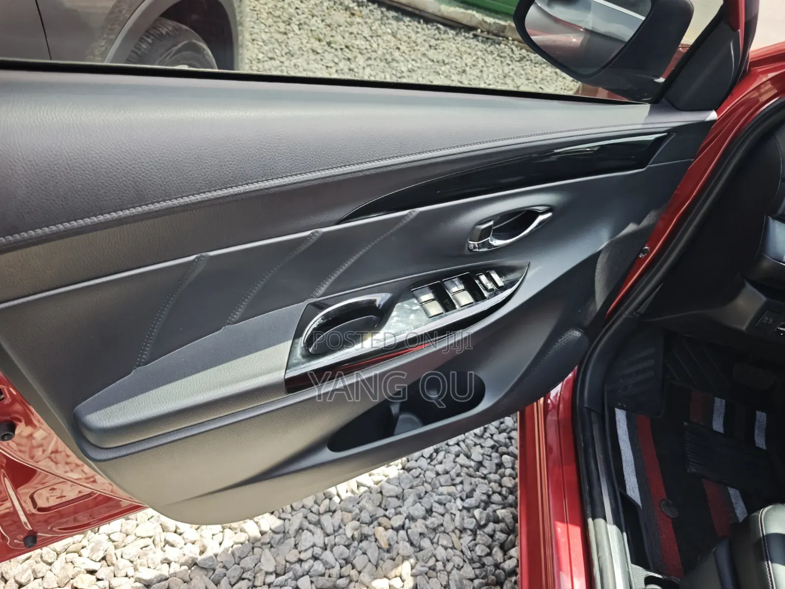 Toyota Yaris 1.5 Sedan XLE 2020 Red