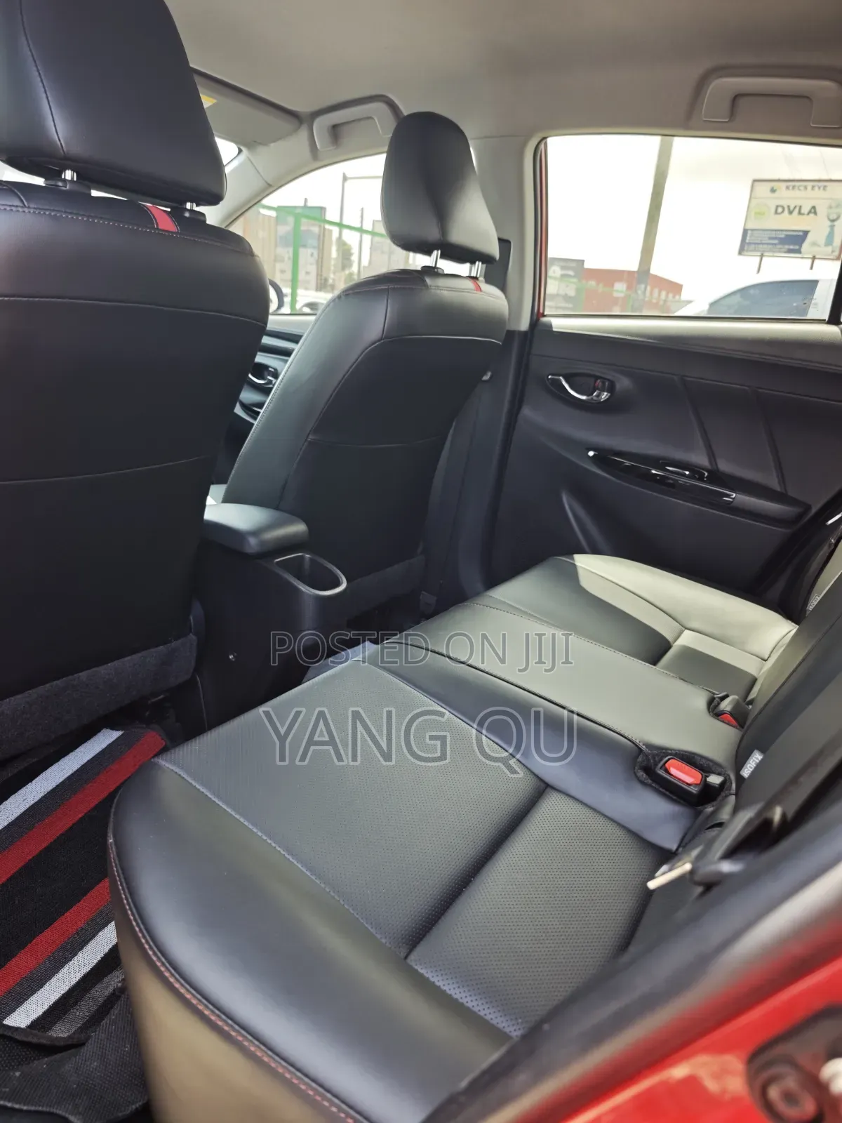 Toyota Yaris 1.5 Sedan XLE 2020 Red