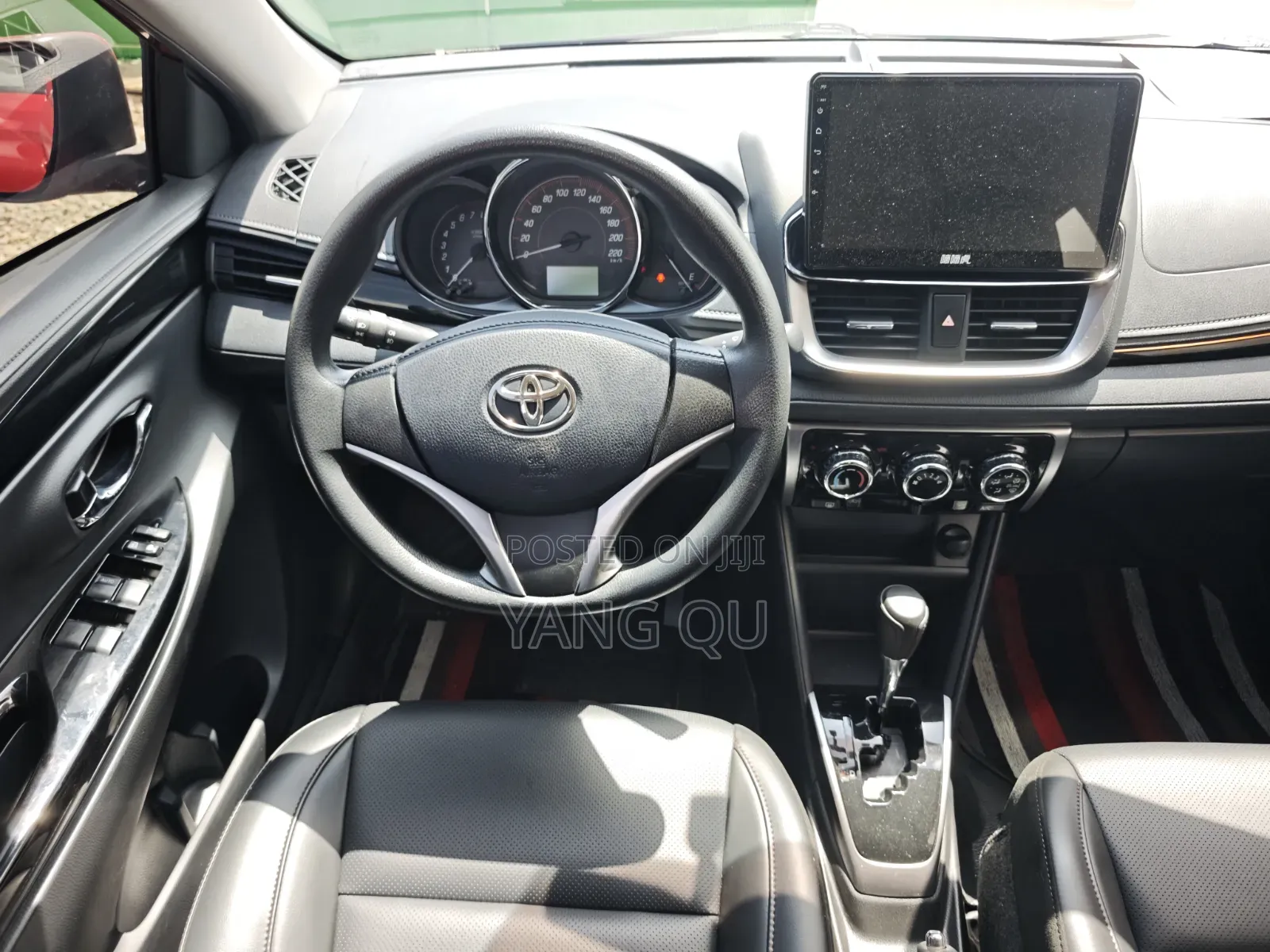 Toyota Yaris 1.5 Sedan XLE 2020 Red