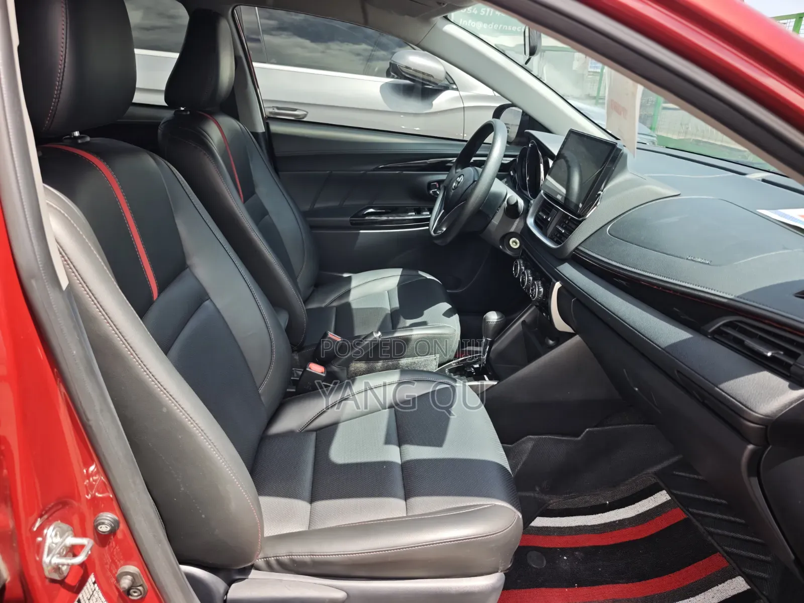 Toyota Yaris 1.5 Sedan XLE 2020 Red