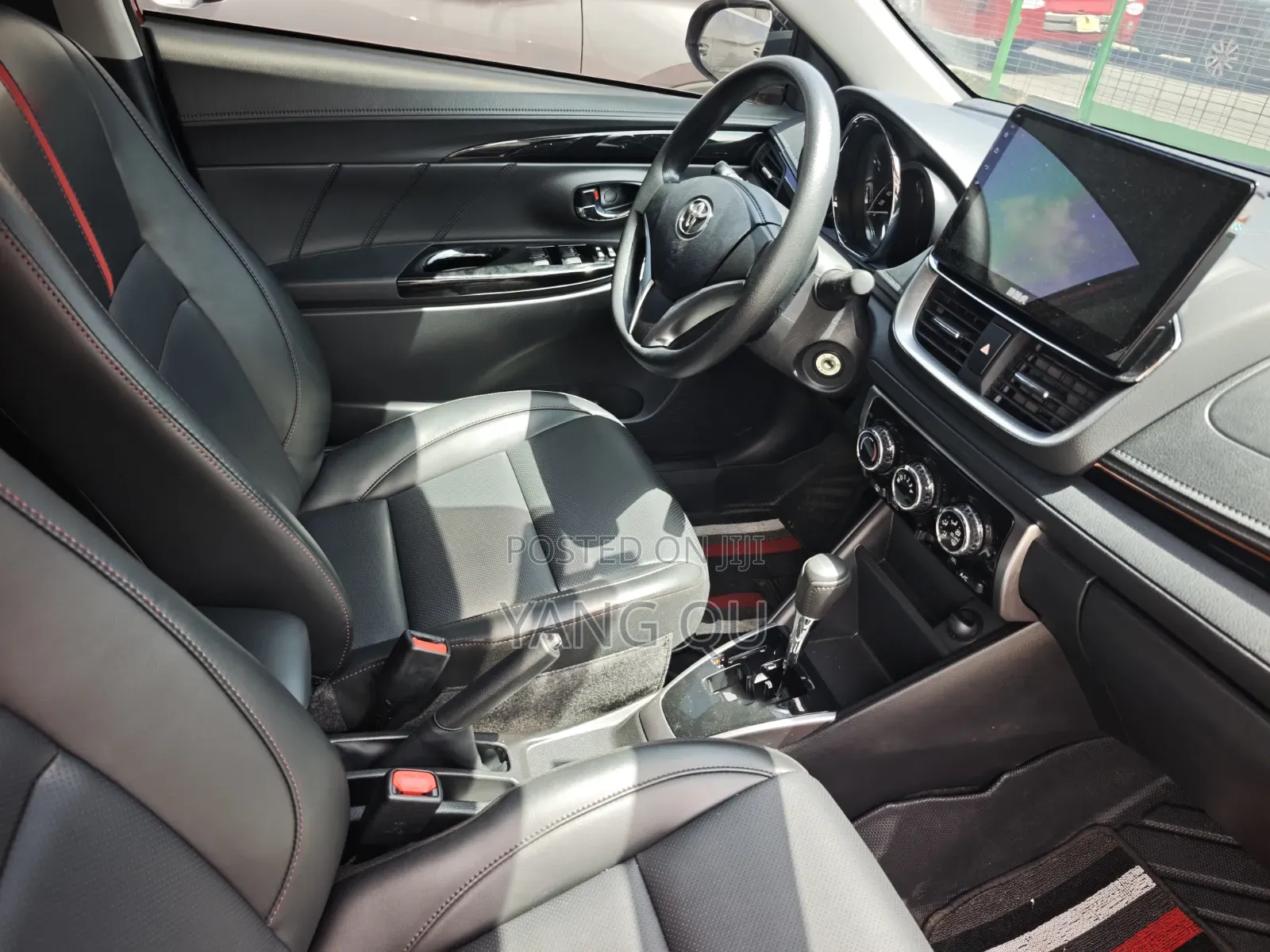 Toyota Yaris 1.5 Sedan XLE 2020 Red