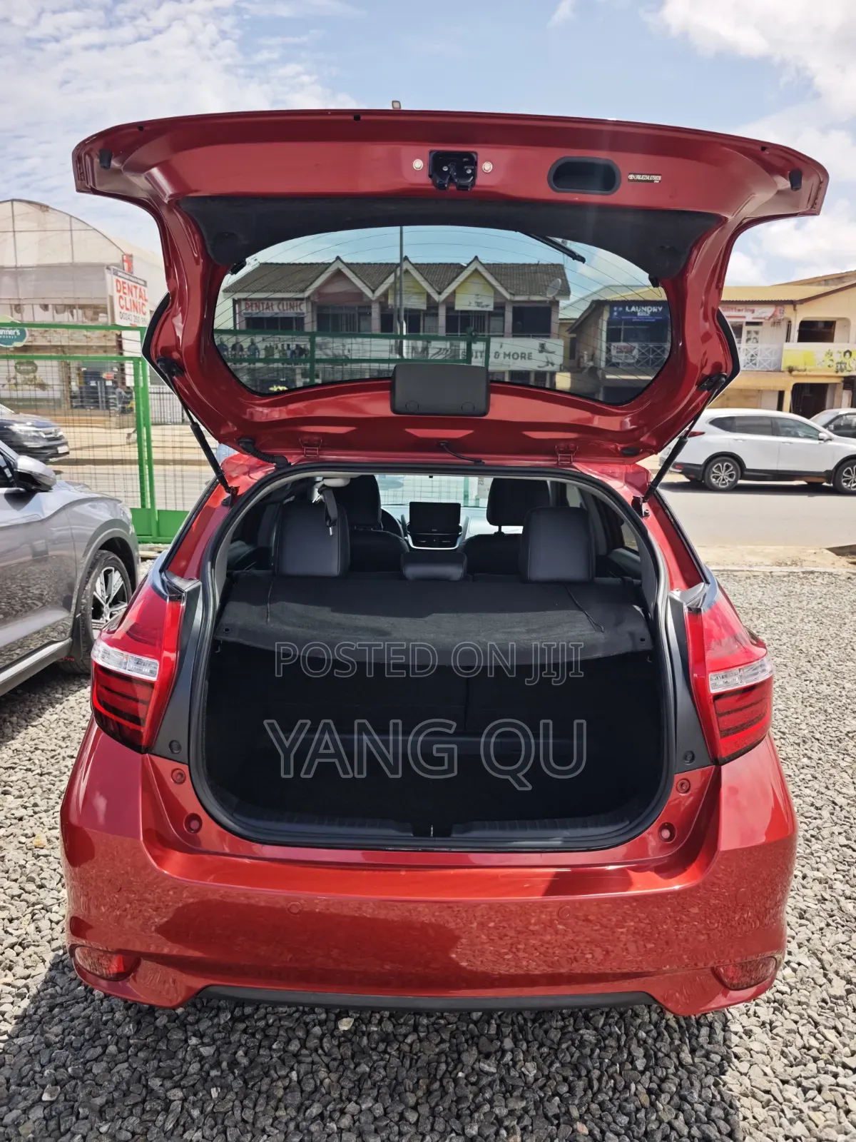 Toyota Yaris 1.5 Sedan XLE 2020 Red