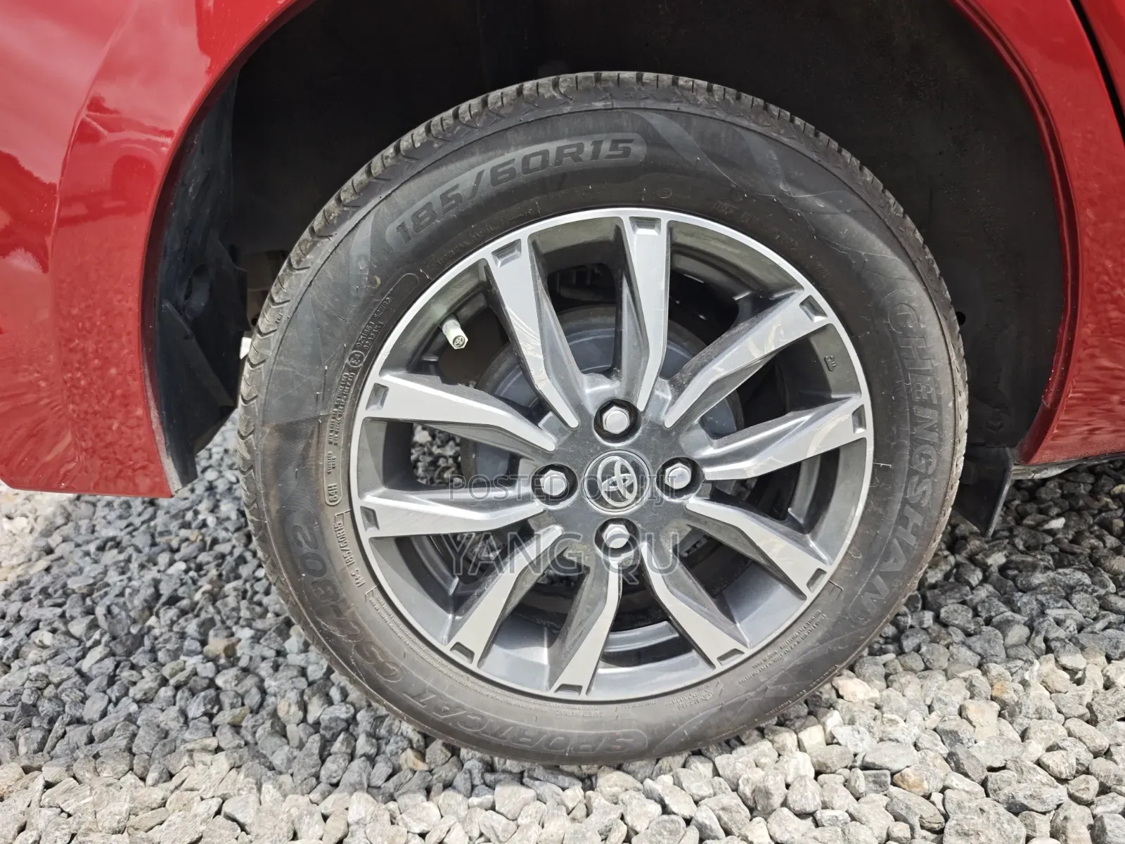 Toyota Yaris 1.5 Sedan XLE 2020 Red