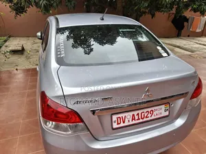 Mitsubishi Attrage 2016 Silver