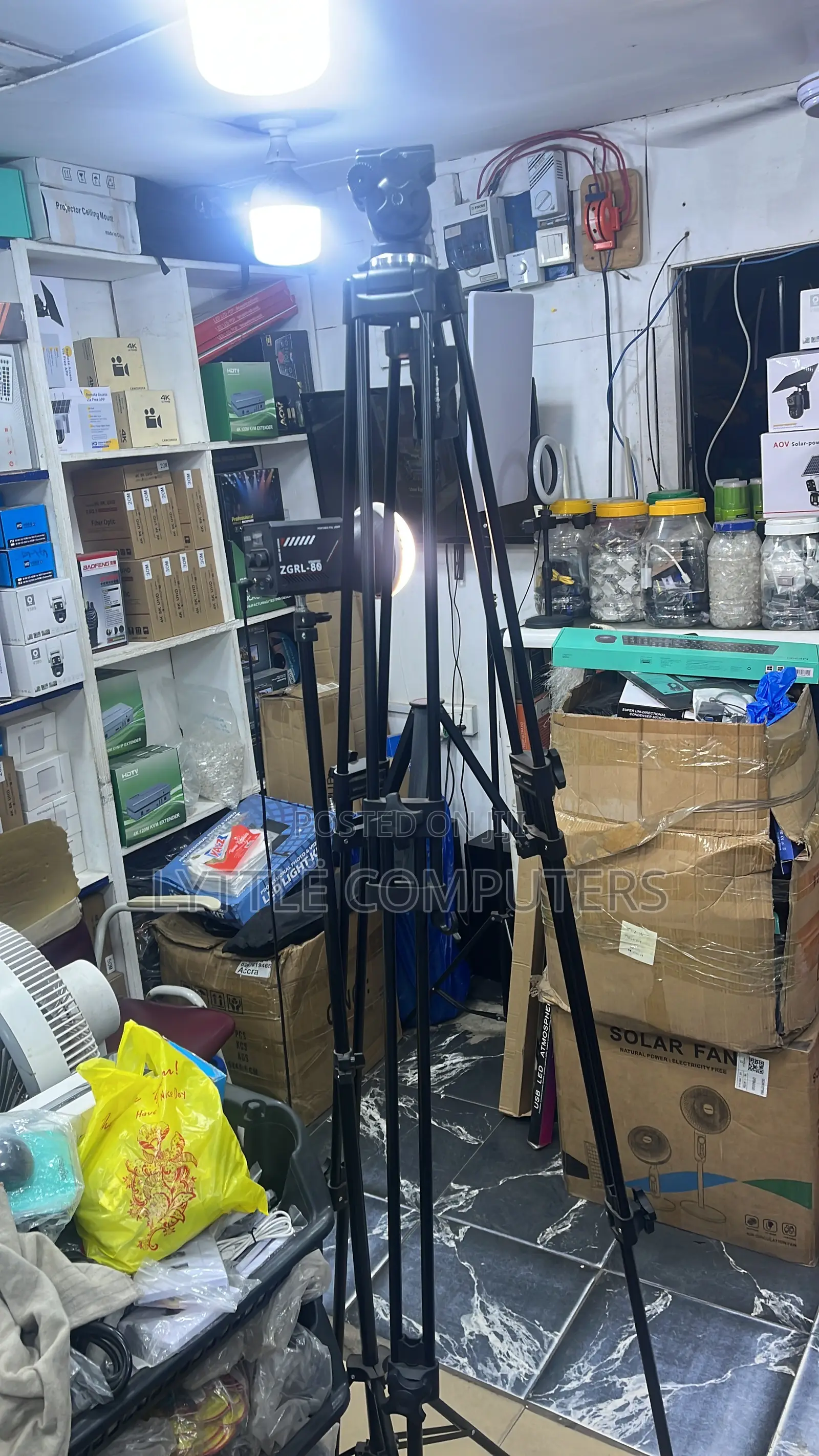 Heavy Duty Tripod 717 (1.8)