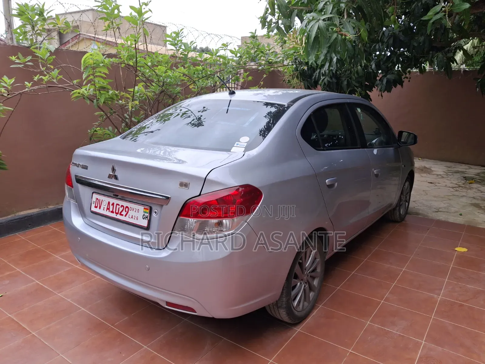 Mitsubishi Attrage 2016 Silver