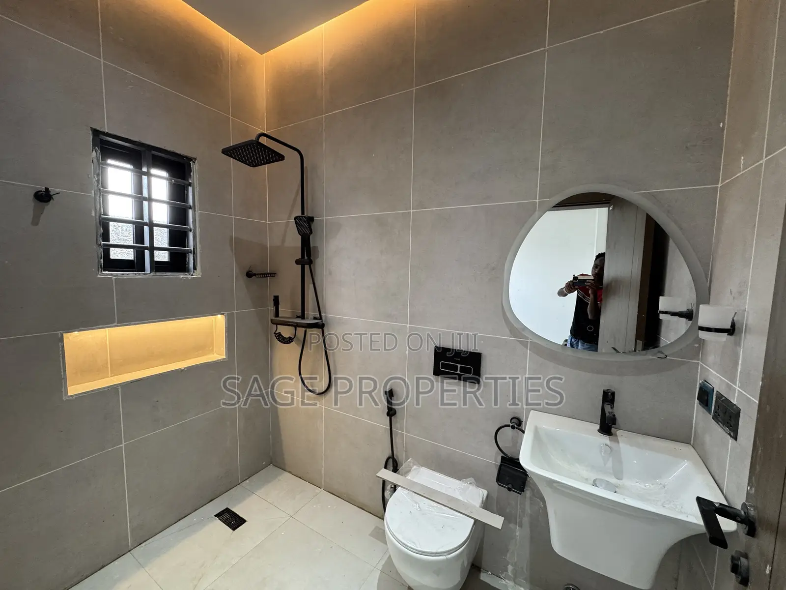 3bdrm House in Lake Side Estate for sale