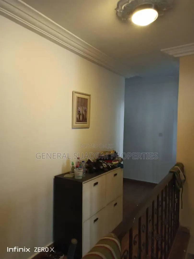 4bdrm Duplex in East Street, Boundary Road Area for sale