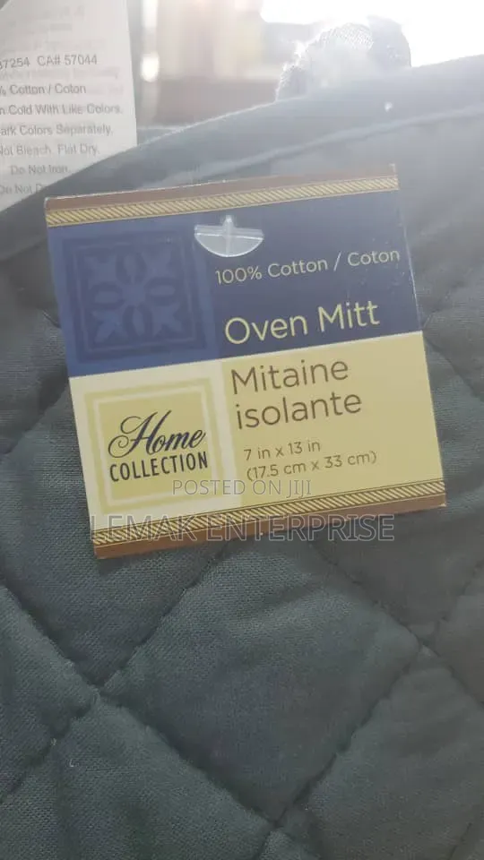 Home Collection Oven Mitts ("Mitaine Isolante") Made of 100% Cotton.