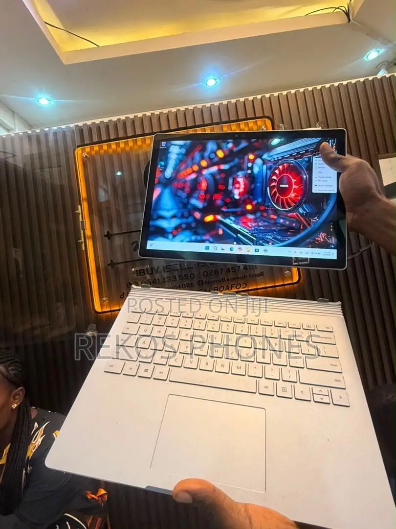 New Laptop Microsoft Surface Book 2 8GB Intel Core i5 SSD 256GB