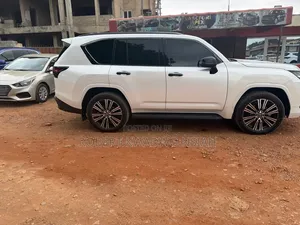 Lexus LX 700h 2025 White