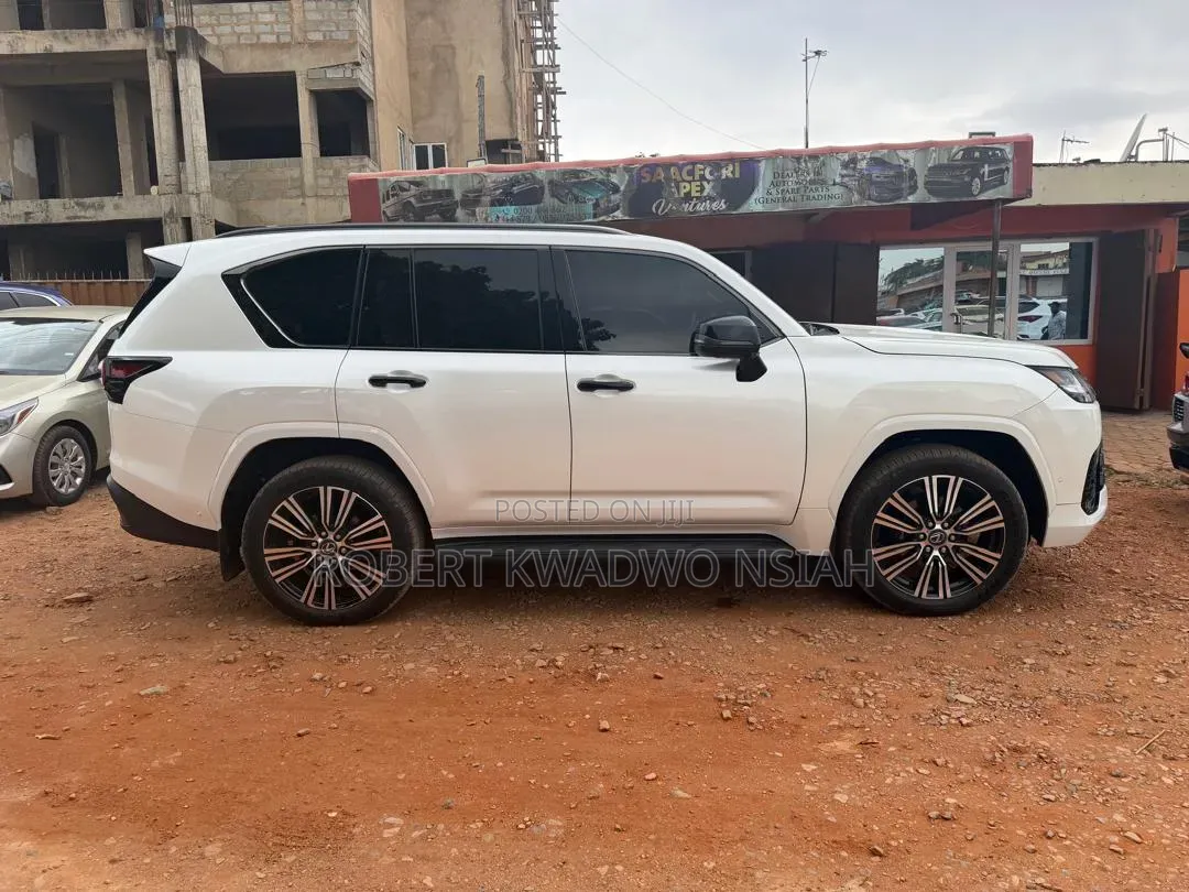 Lexus LX 700h 2025 White