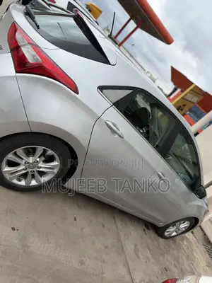 Hyundai Elantra Limited 4dr Sedan (1.8L 4cyl 6A) 2015 Silver
