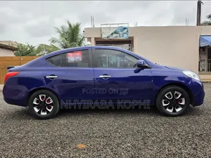 Nissan Versa 2013 Blue