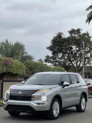 Mitsubishi Outlander 2021 Silver