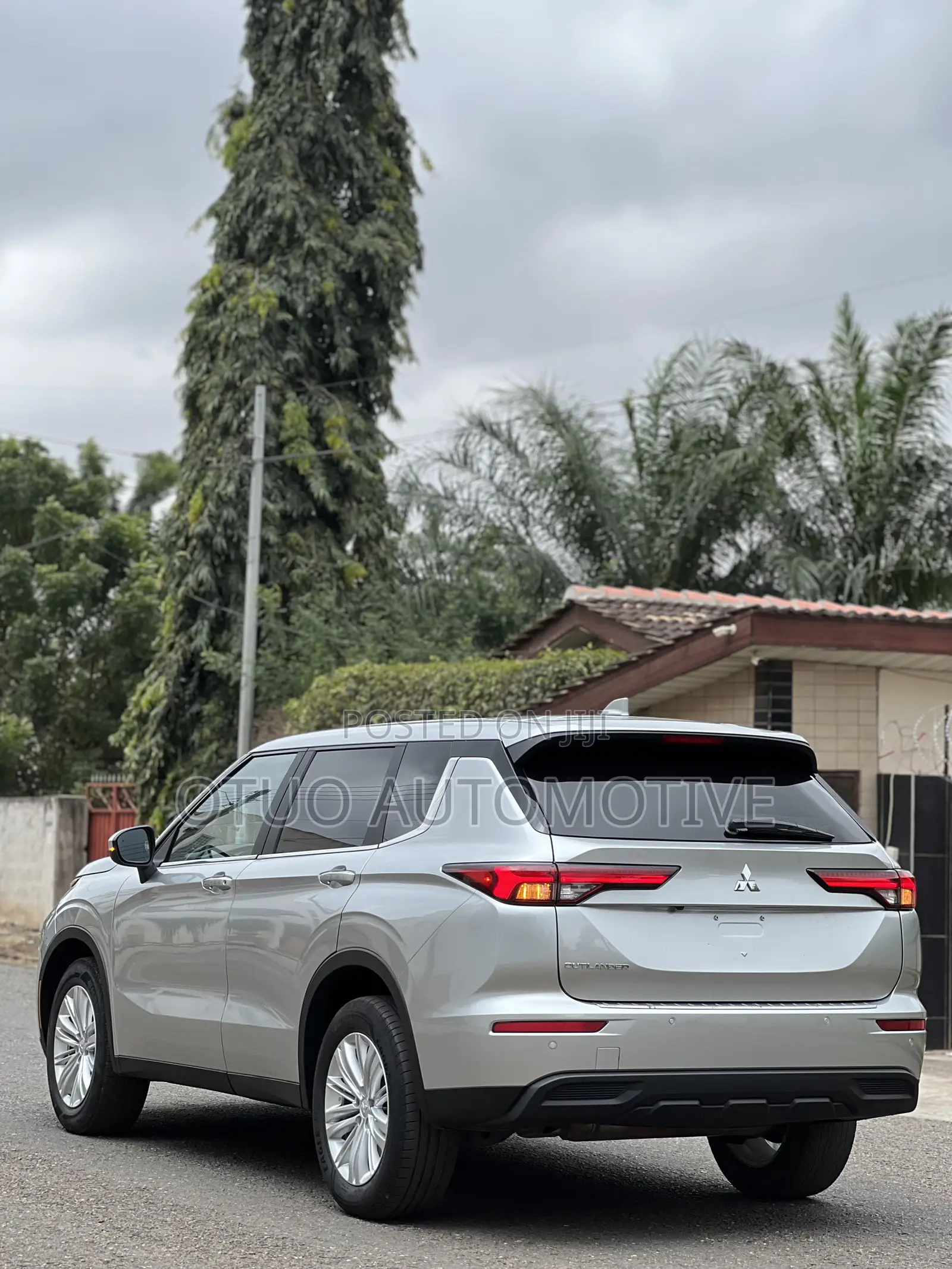 Mitsubishi Outlander 2021 Silver