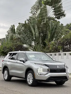 Mitsubishi Outlander 2021 Silver
