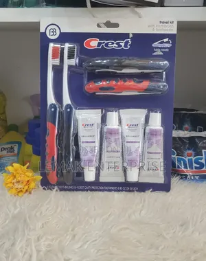 Crest Travel Oral Care Kit. Mini-Pack