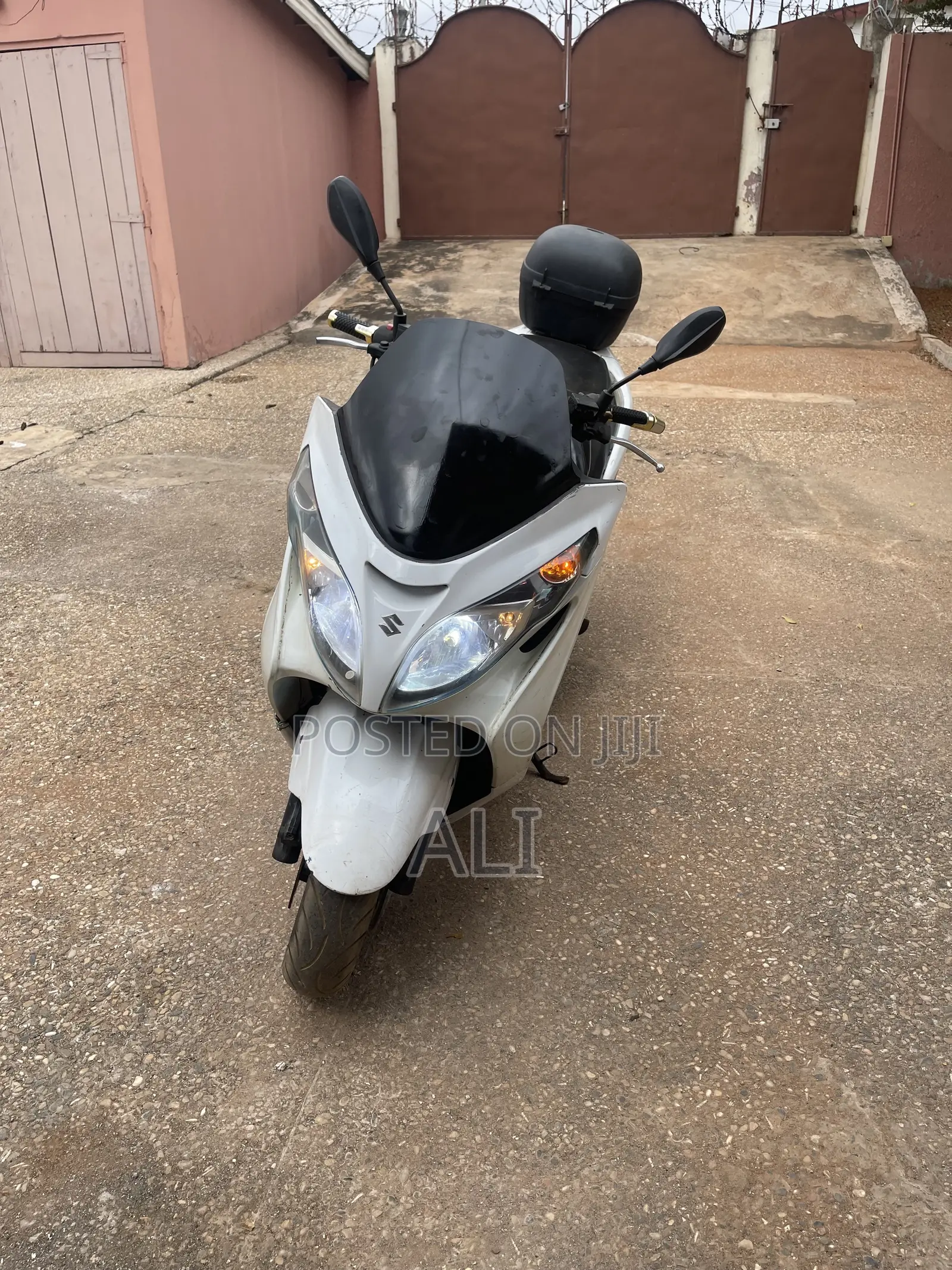 Suzuki Burgman 2012 White
