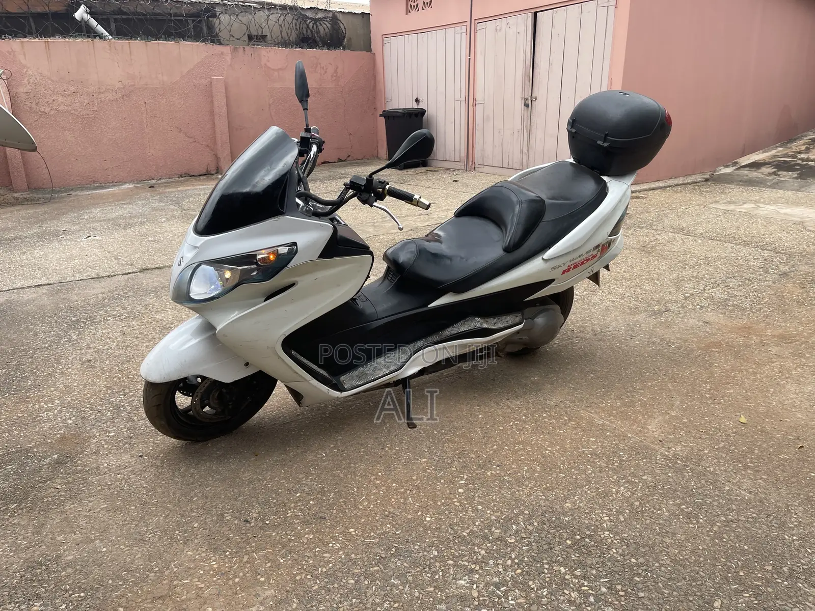 Suzuki Burgman 2012 White