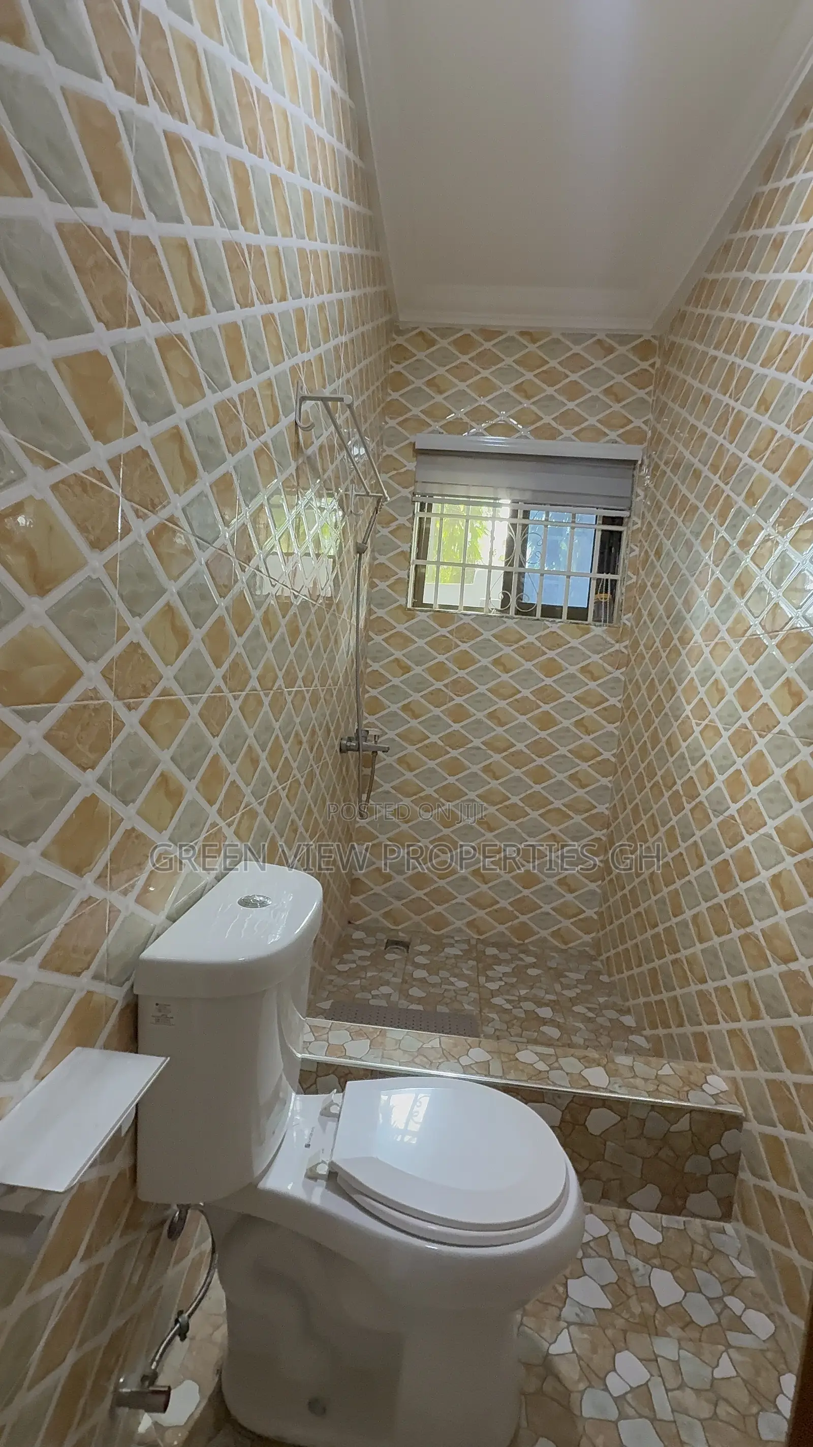 2bdrm Apartment in West Hills Mall Area for rent
