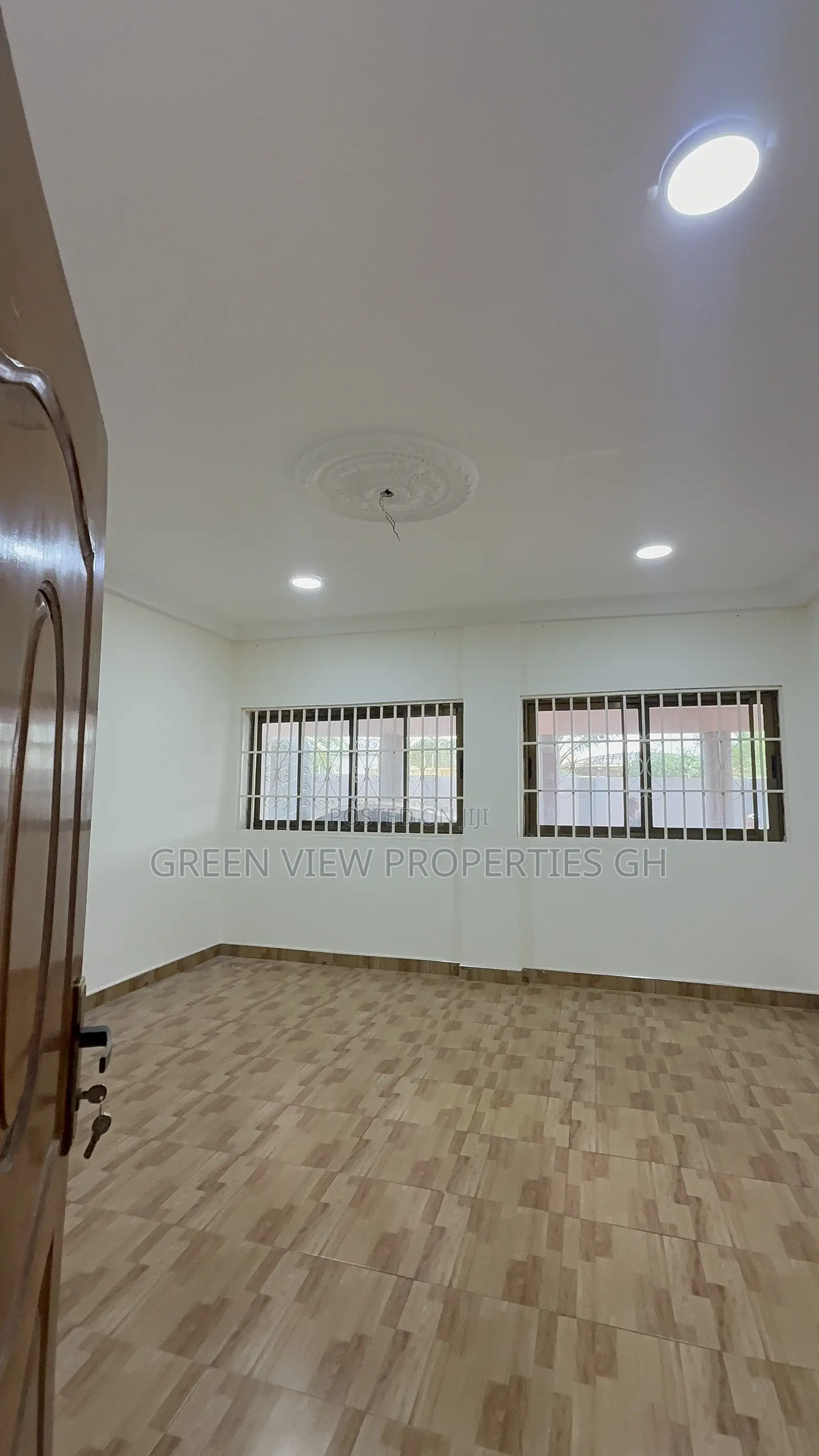 2bdrm Apartment in West Hills Mall Area for rent