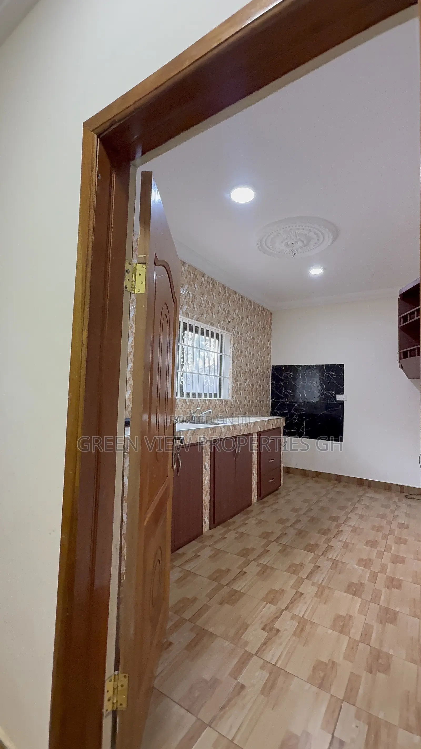2bdrm Apartment in West Hills Mall Area for rent