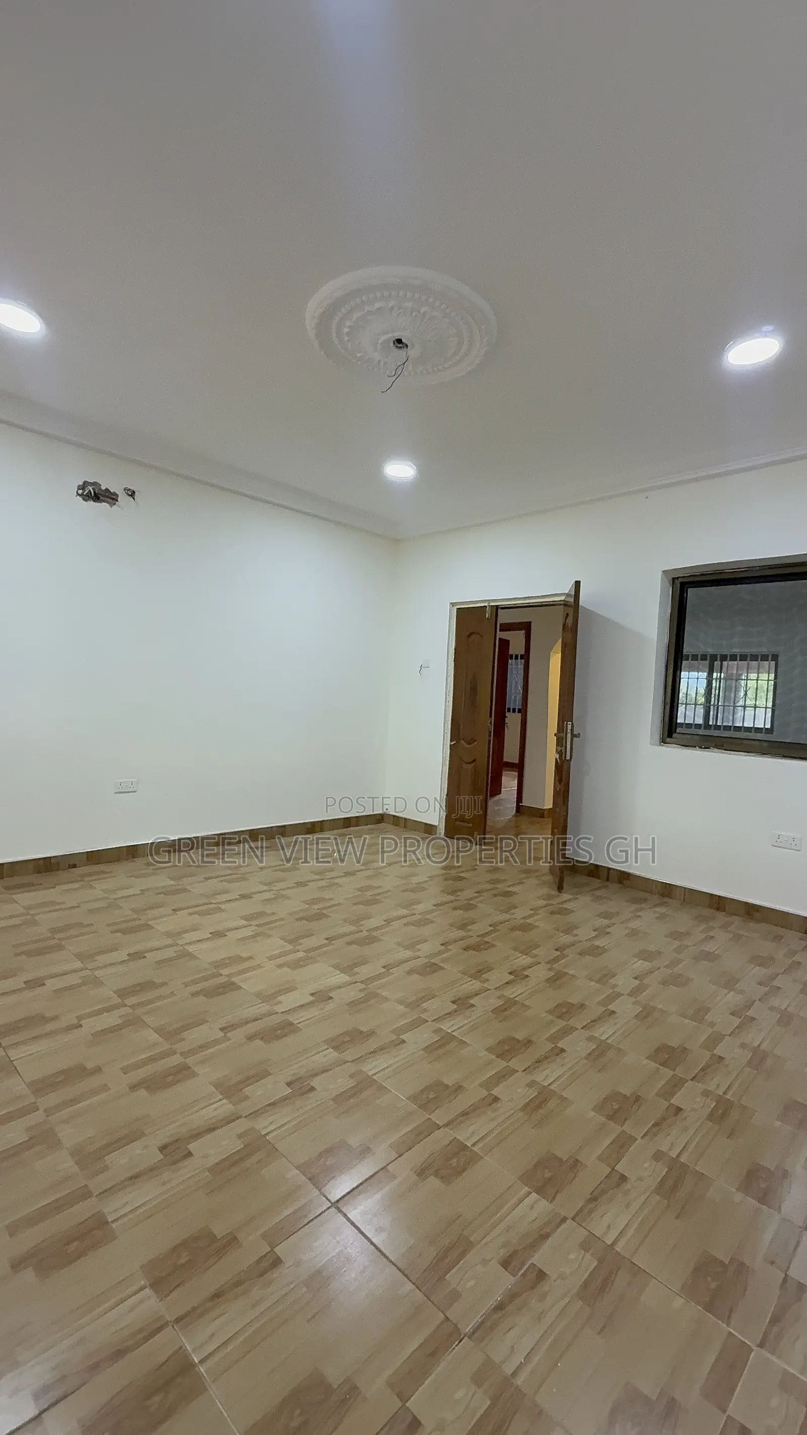 2bdrm Apartment in West Hills Mall Area for rent