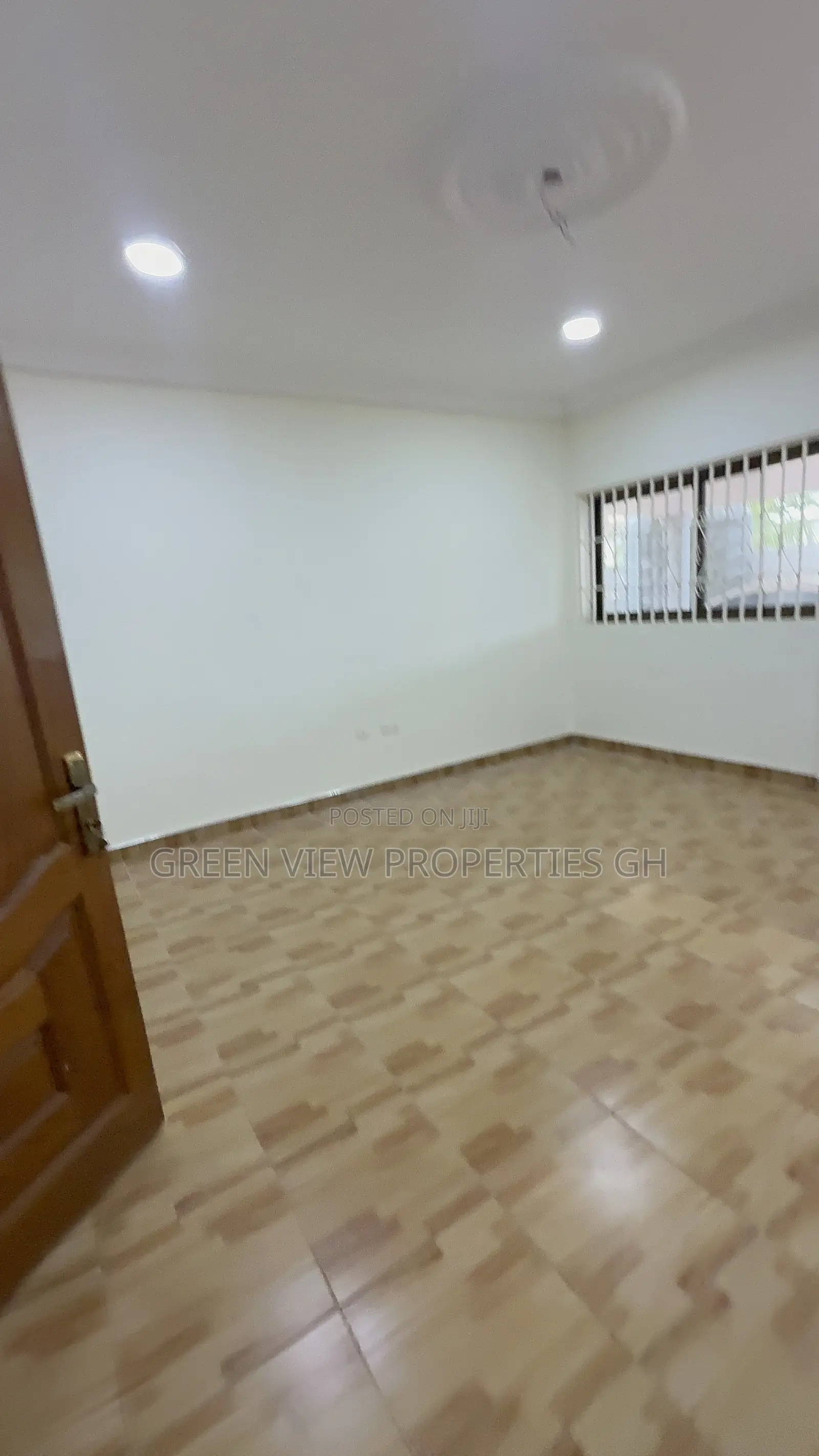 2bdrm Apartment in West Hills Mall Area for rent