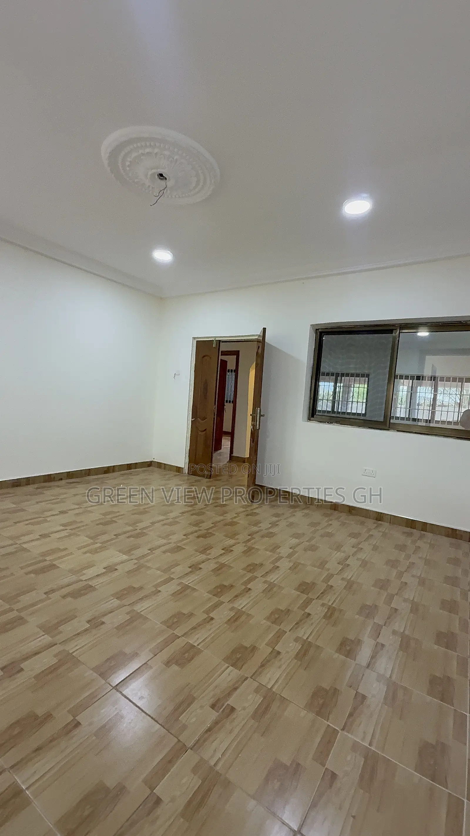 2bdrm Apartment in West Hills Mall Area for rent
