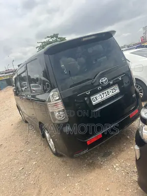 Toyota Voxy V 2WD 8-Seater 2010 Black
