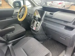 Toyota Voxy V 2WD 8-Seater 2010 Black